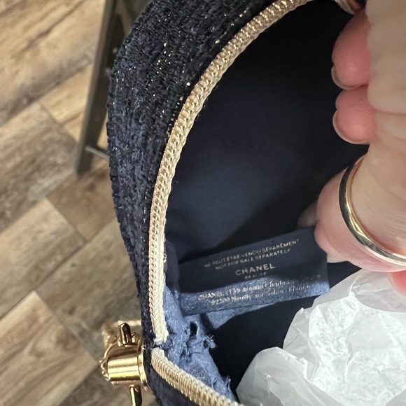 NEW CHANEL COSMETIC BAG BLUE SPARKLE - Picture 9 of 13